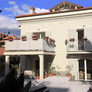 https://guesthouse-villa-jung.hotelitalianriviera.com